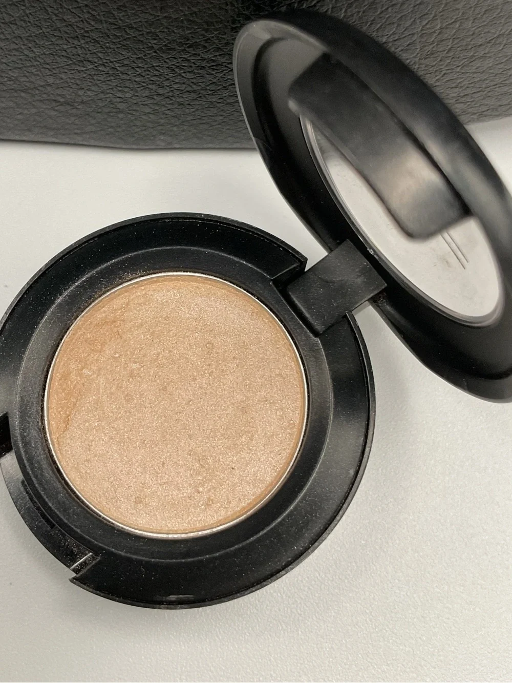 MAC Cosmetics Veluxe Pearl Eyeshadow in Dazzleshadow - Discontinued